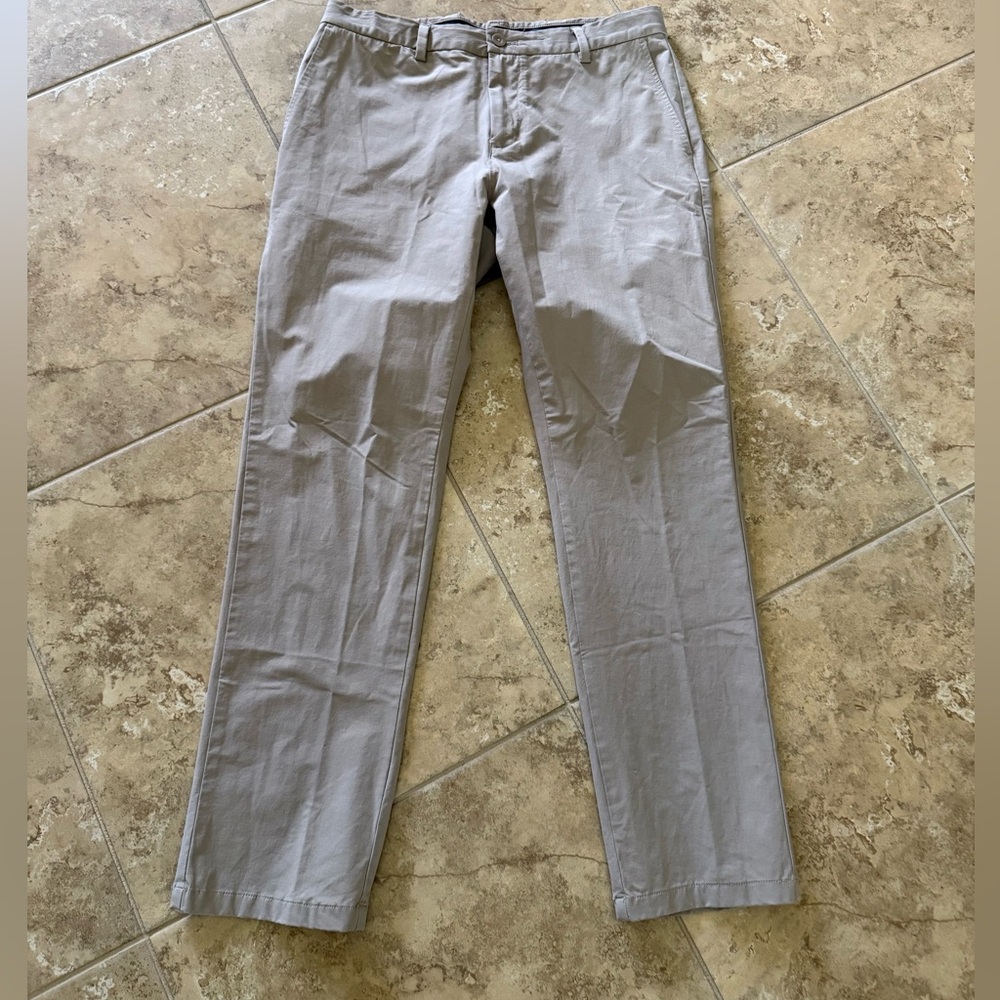 Vineyard Vines On The Go Pants 32/30 gently used.
